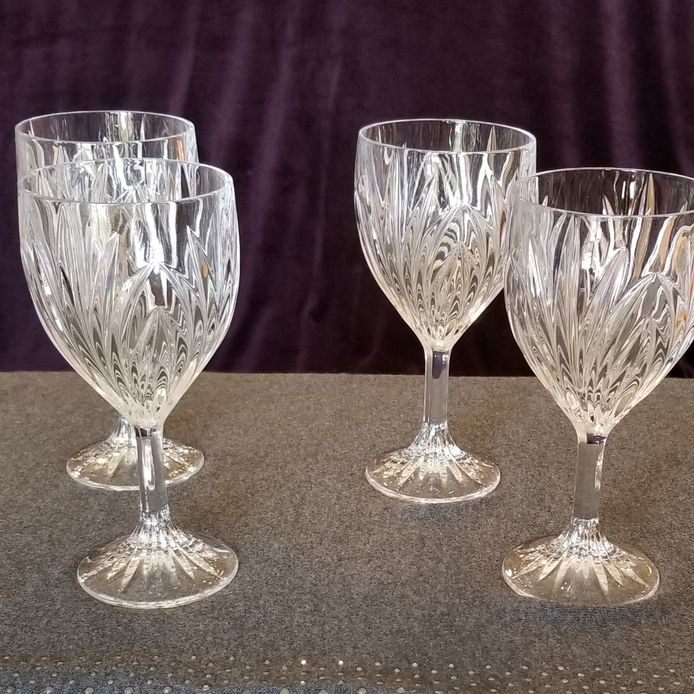 Elise Luxery Wine Goblets Made By Barvaria In  Czech Set Of 4 In Original Box